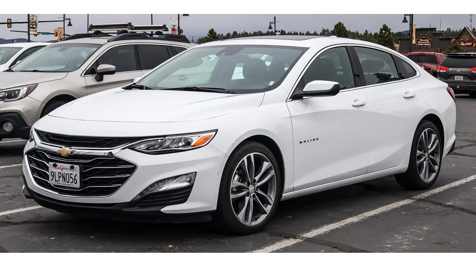 Chevrolet Malibu 前四分之三视角 — SeaTac CONRAC 租车车型图库