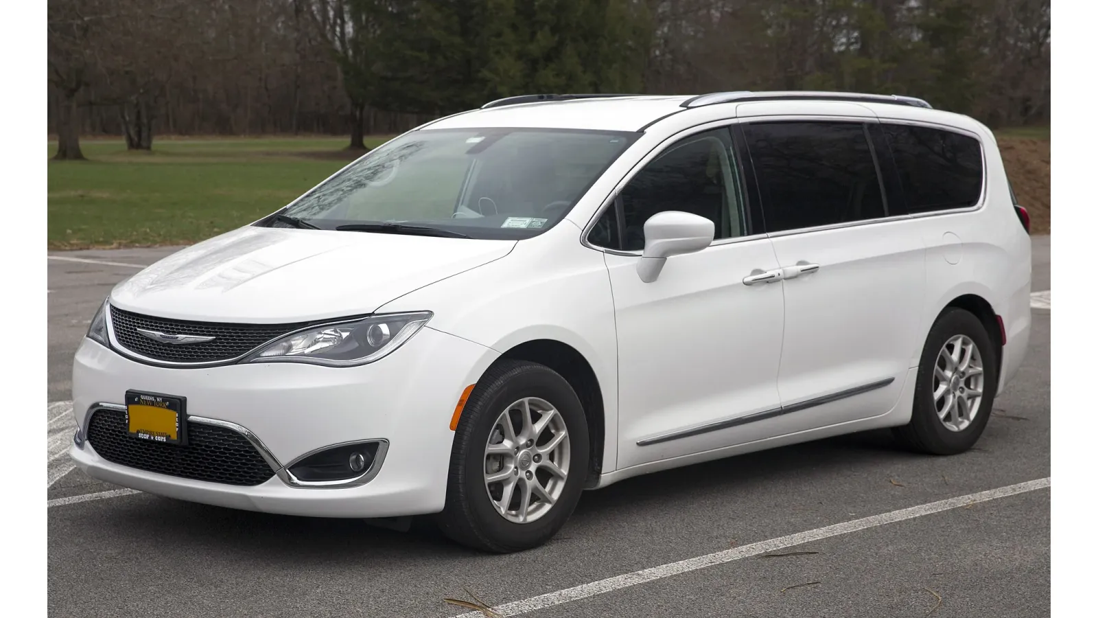 Chrysler Pacifica front three-quarter view — SeaTac CONRAC rental model gallery