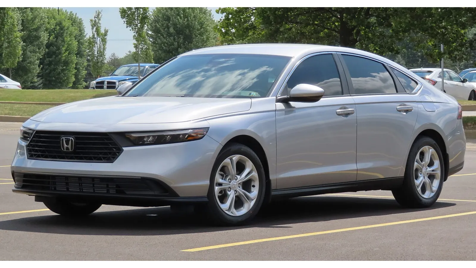 Honda Accord 前四分之三视角 — SeaTac CONRAC 租车车型图库