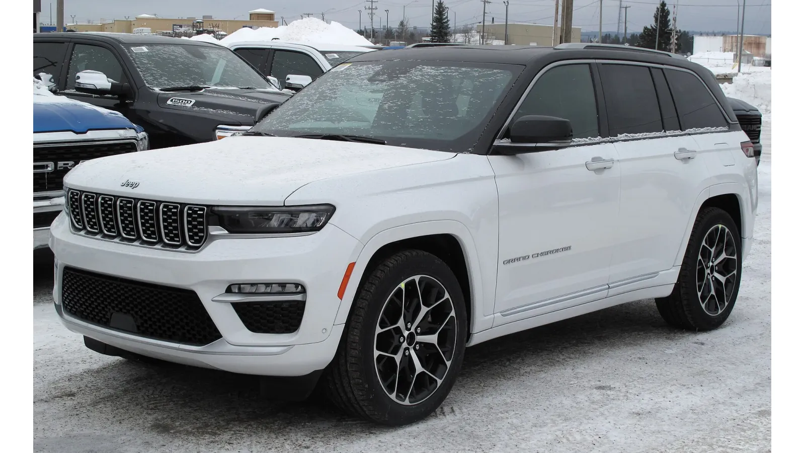 Jeep Grand Cherokee front three-quarter view — SeaTac CONRAC rental model gallery