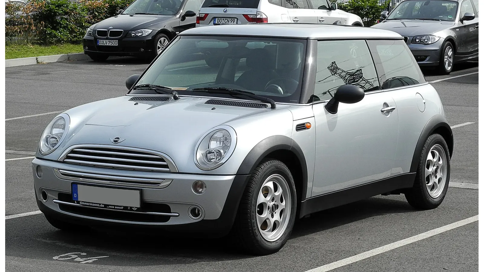 Mini Cooper 前四分之三视角 — SeaTac CONRAC 租车车型图库