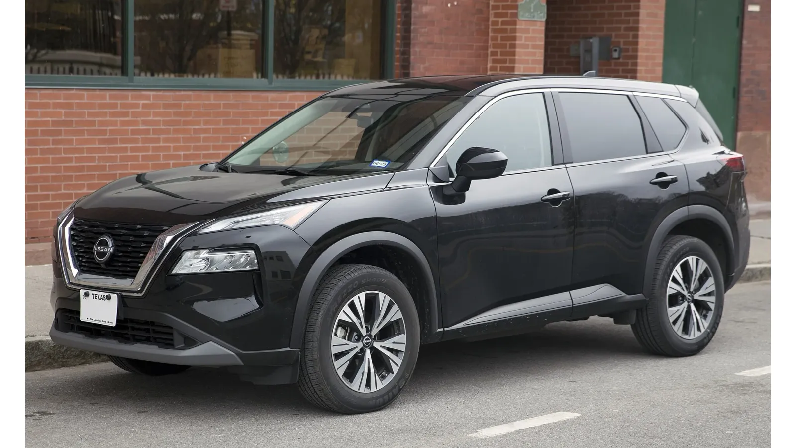 Nissan Rogue 前四分之三视角 — SeaTac CONRAC 租车车型图库